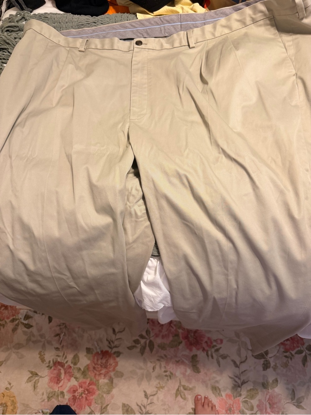 Men's Classic Chino Pants in Light Khaki